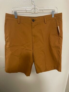 ✨NWT Men’s Amazon Essentials Shorts Size 33